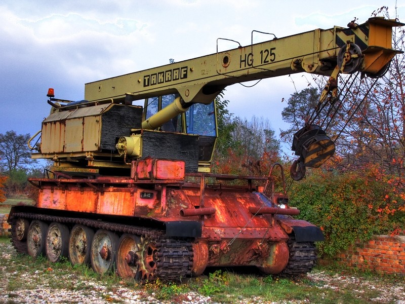 Kran auf Panzerfahrwerk