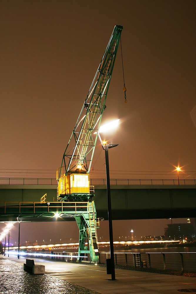 Kran im Rheinauhafen an der Severinsbrücke (24.0.2012)