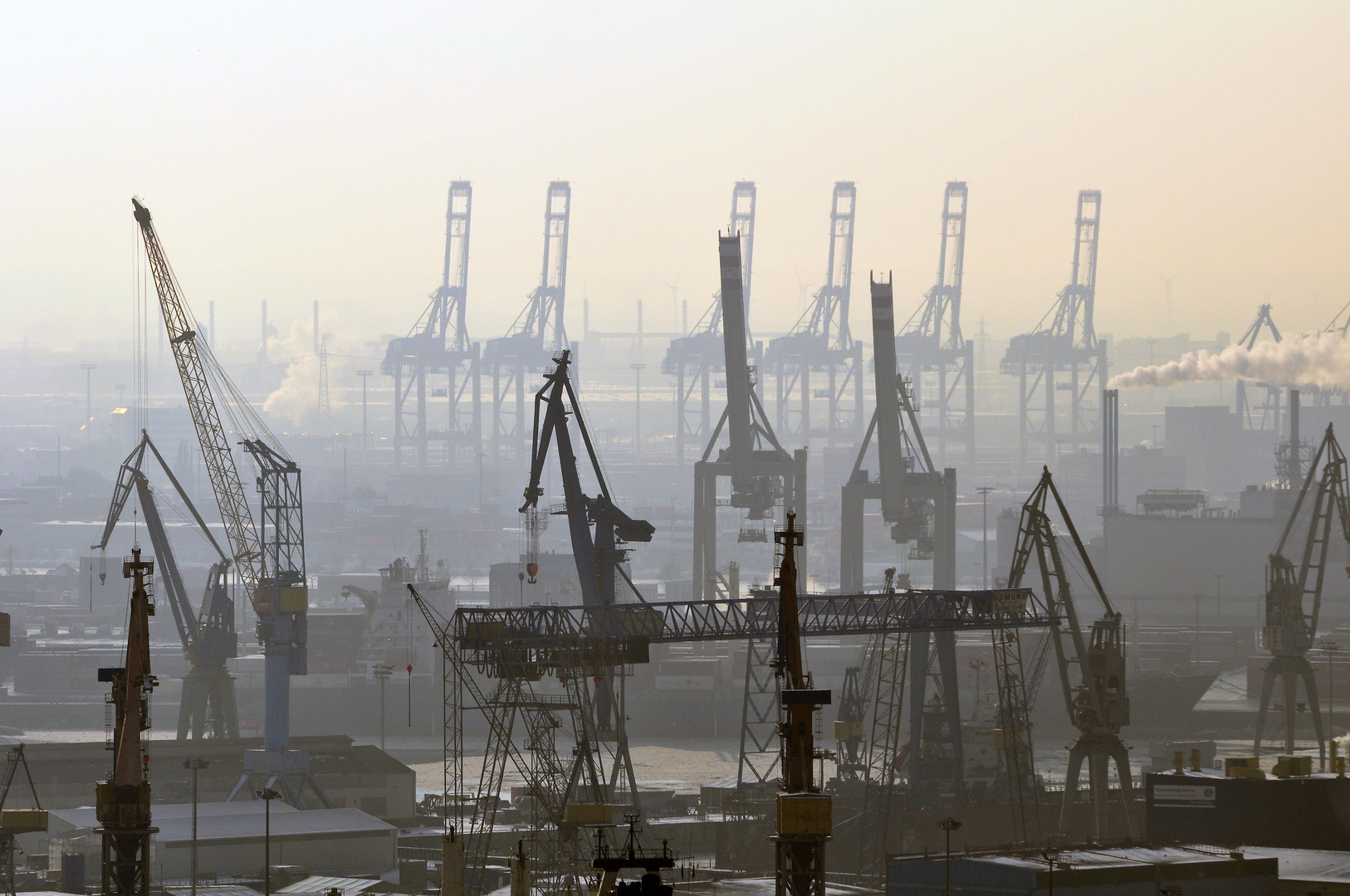 Krananlagen im  Hamburger Hafen