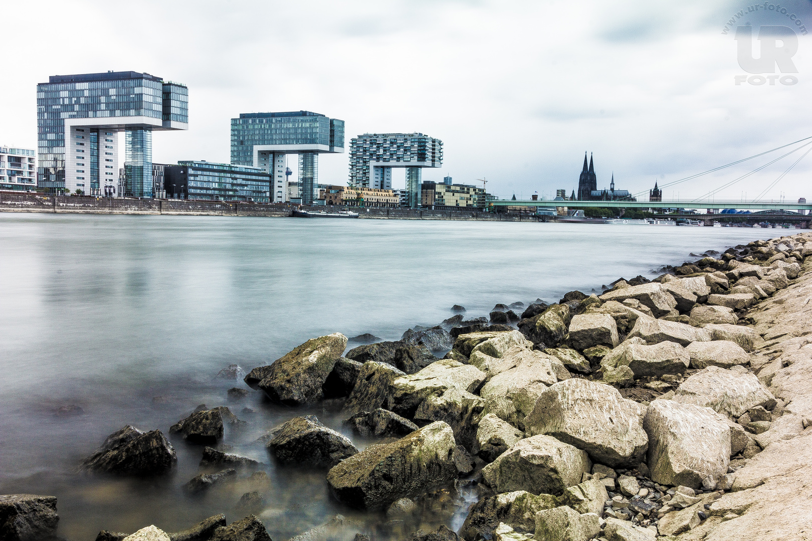 Kranhäuser am Rhein