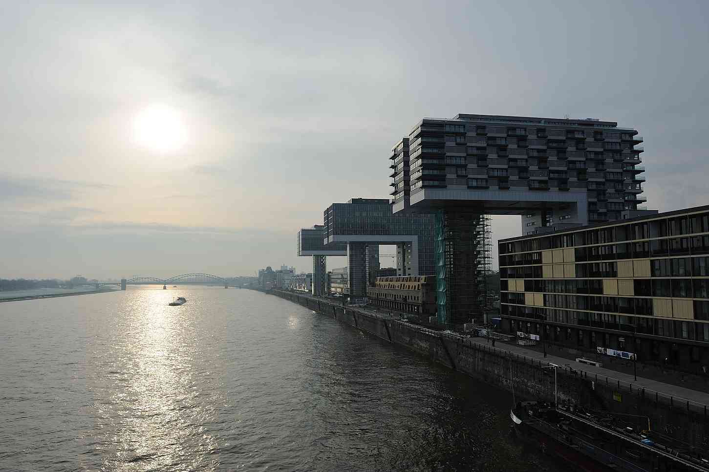 Kranhäuser im Kölner Rheinauhafen 1