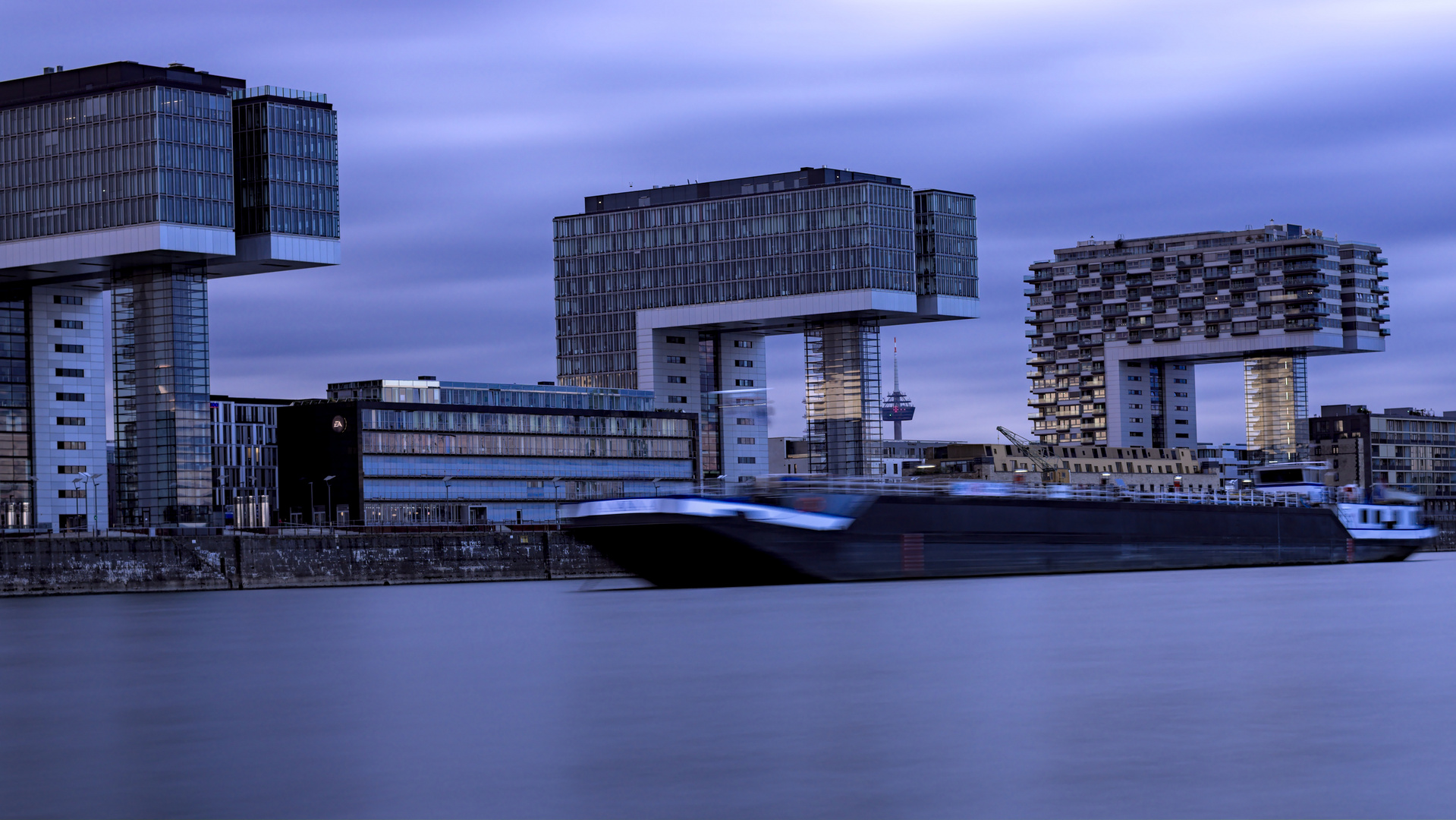 Kranhäuser im Kölner Rheinauhafen