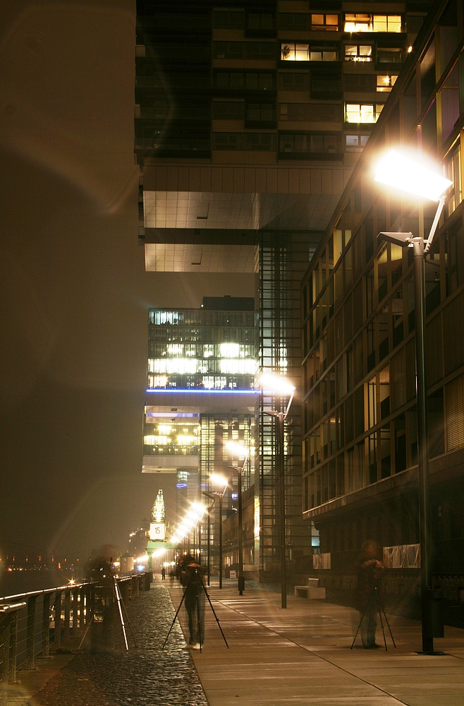 Kranhäuser im Rheinauhafen (mit Regentropfen auf der Linse) (24.02.2012)