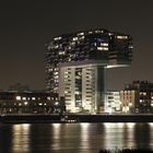 Kranhäuser in Köln bei Nacht und mit Wind