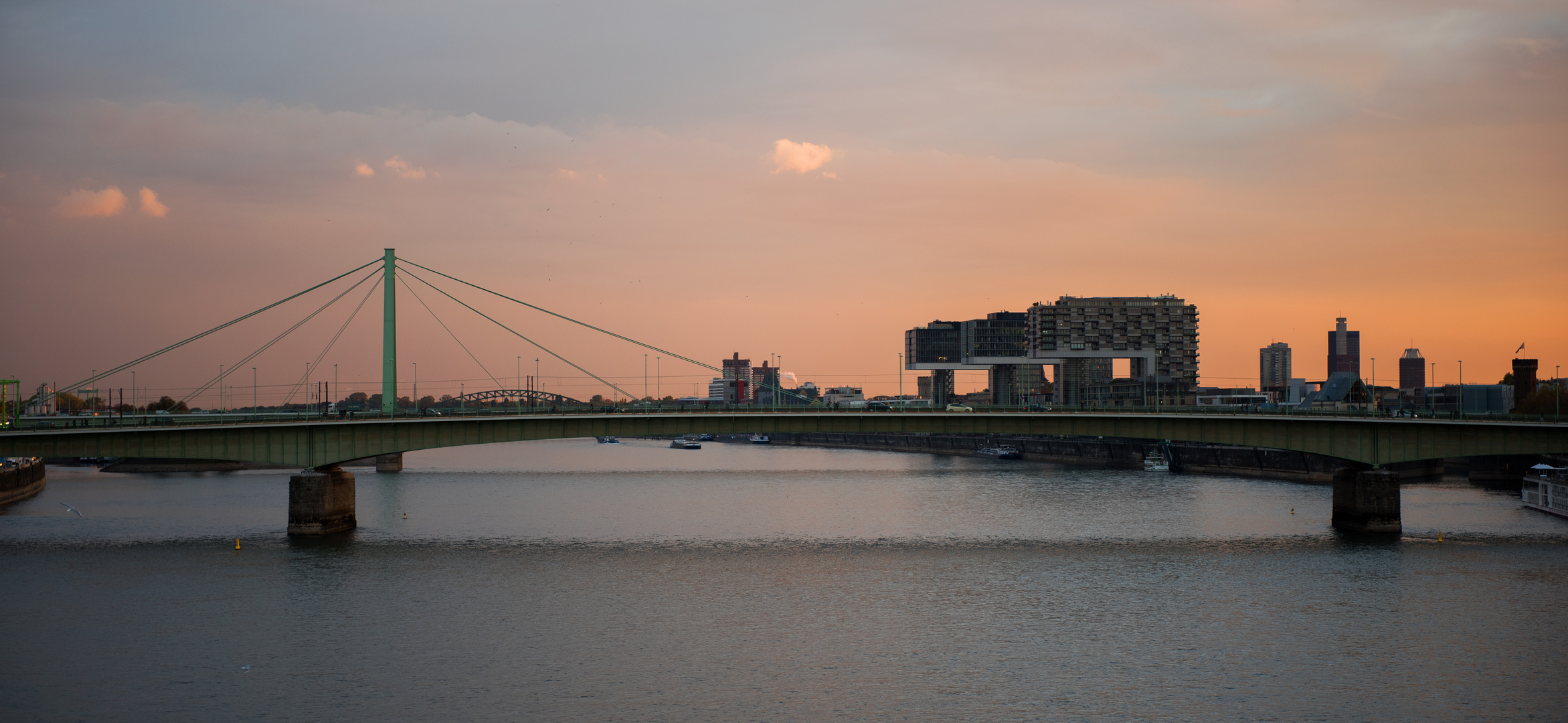 Kranhäuser mit Deutzer Brücke Köln