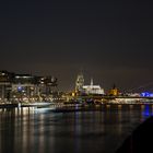 Kranhäuser und Dom am Abend eines Herbsttages