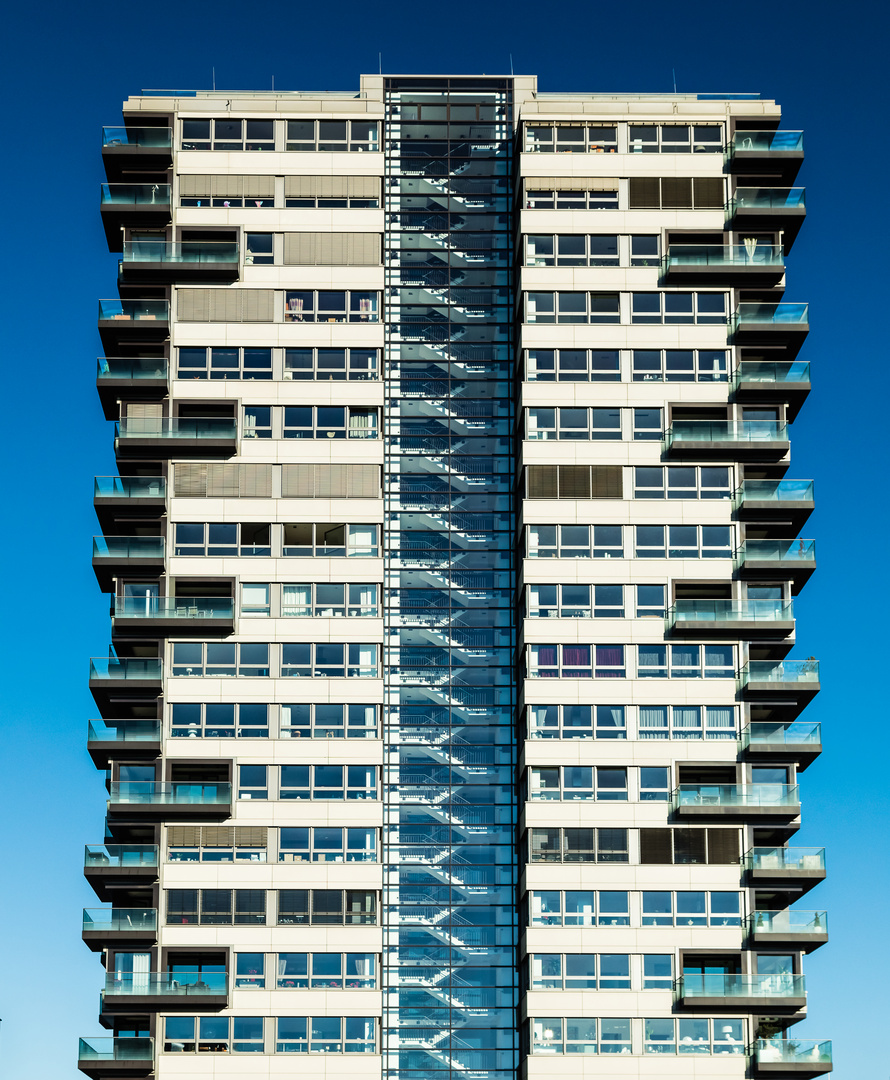 Kranhaus im Rheiauhafen in Köln