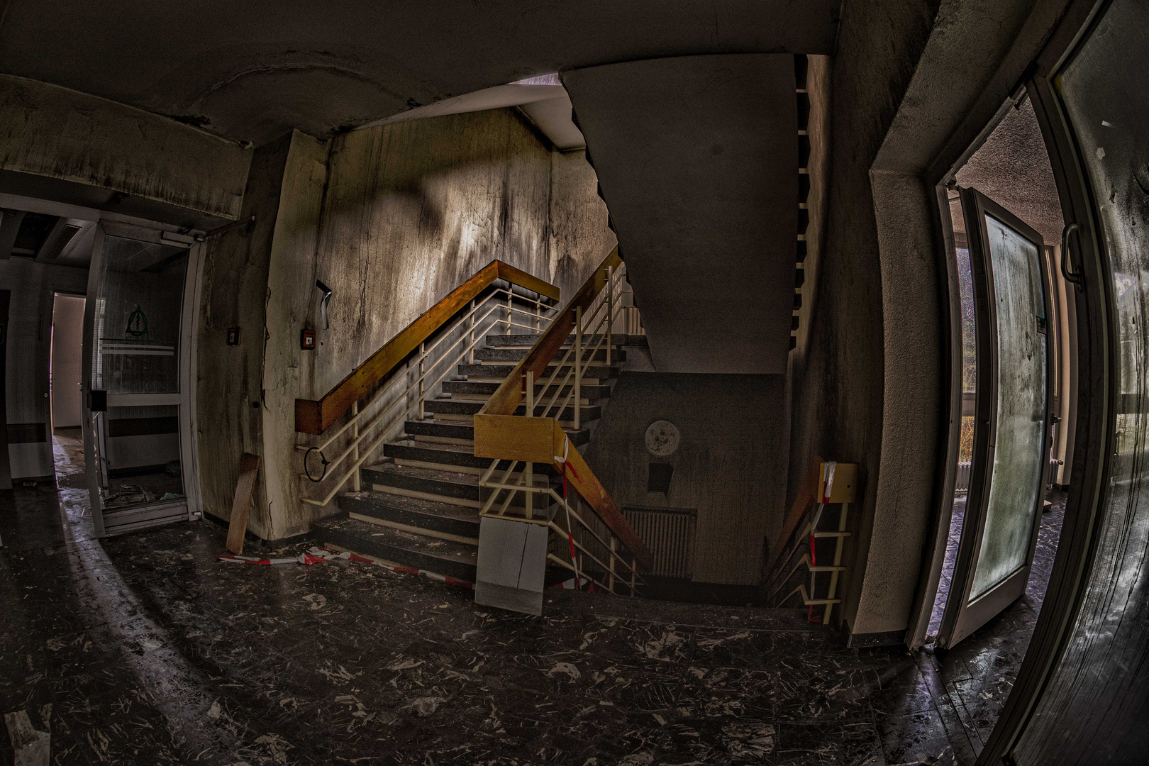 Krankenhaus-Treppe-01-ps