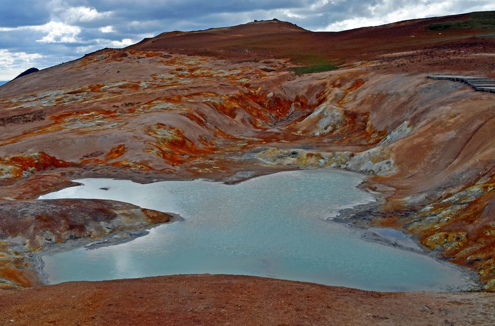 Kratersee am Leihrnjukur in Islands Nordosten