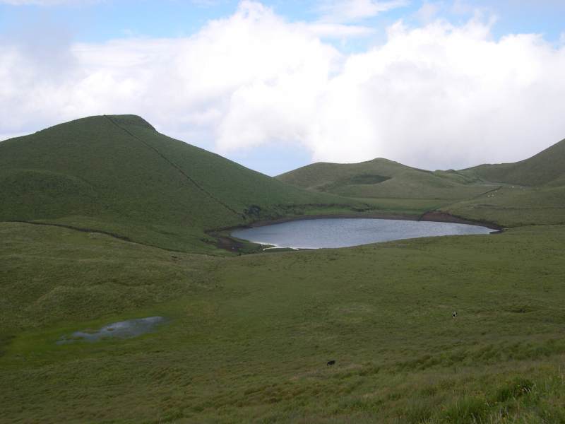 Kratersee im Hochland von Pico