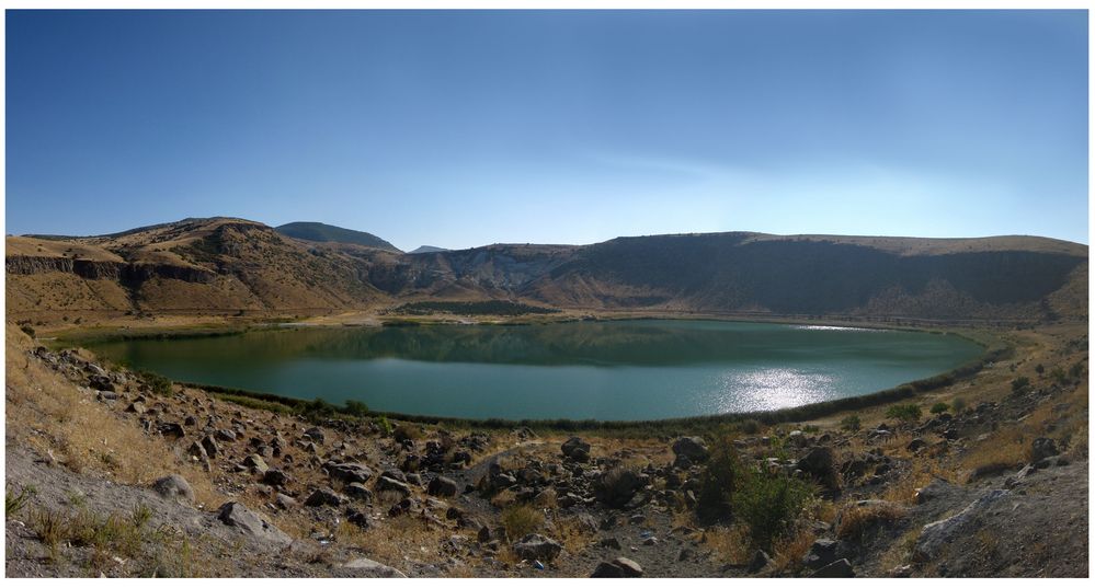 Kratersee mit Spiegelung