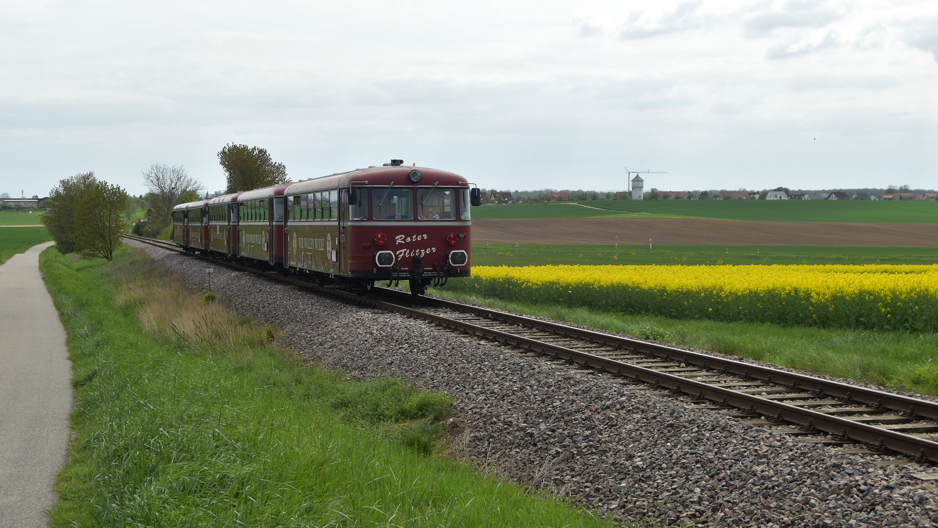 Krebsbachtalbahn Überführung des "Roten Flitzers" bei Hüffenhardt 30.4.2023