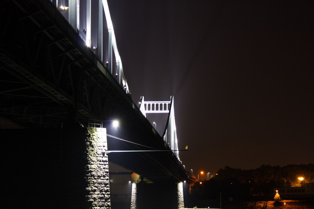 Krefeld - Rheinbrücke bei Nacht