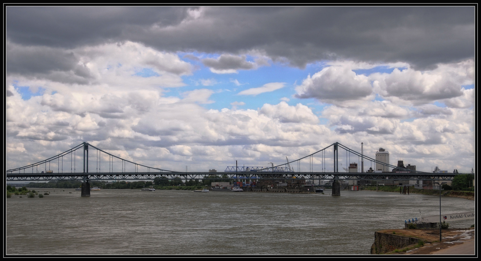 Krefeld-Uerdingen - Rheinbrücke am Hafen