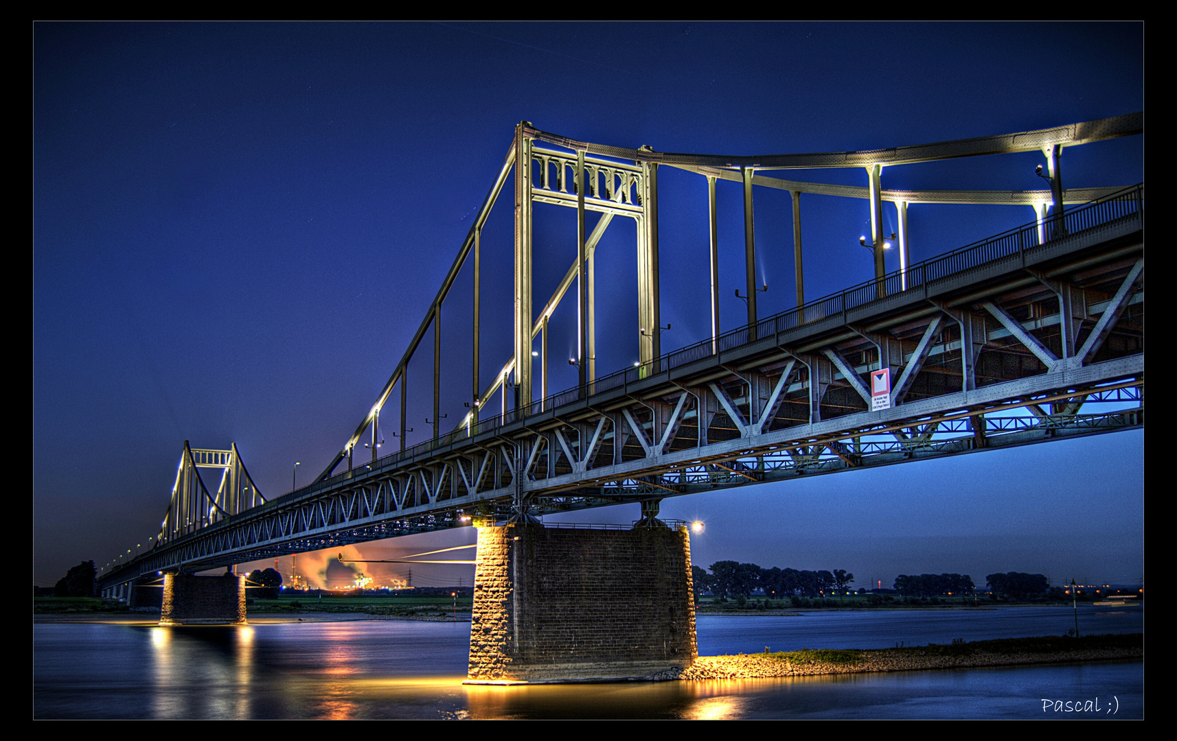 "Krefeld-Uerdinger Brücke"