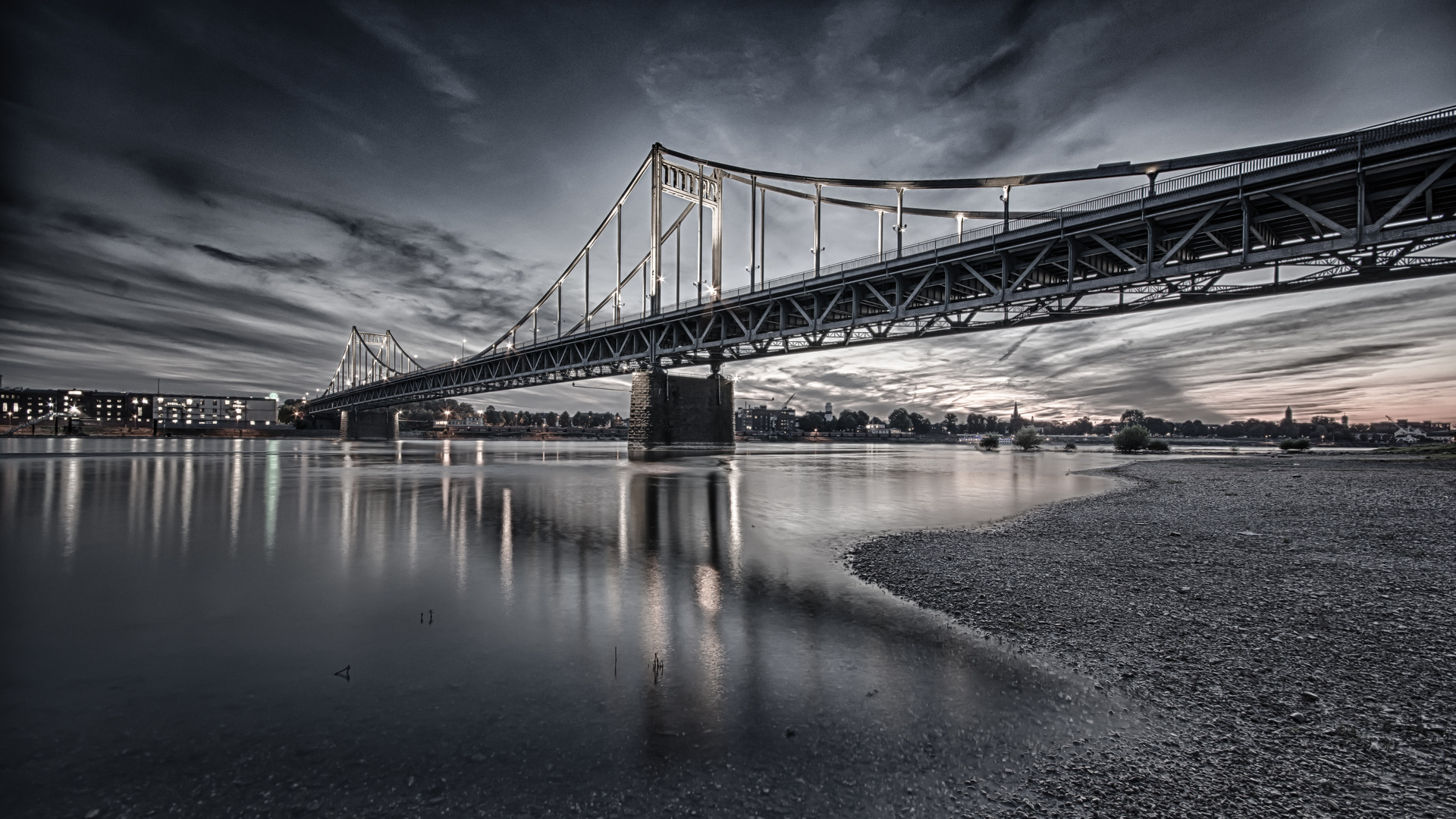 Krefeld-Uerdinger Brücke