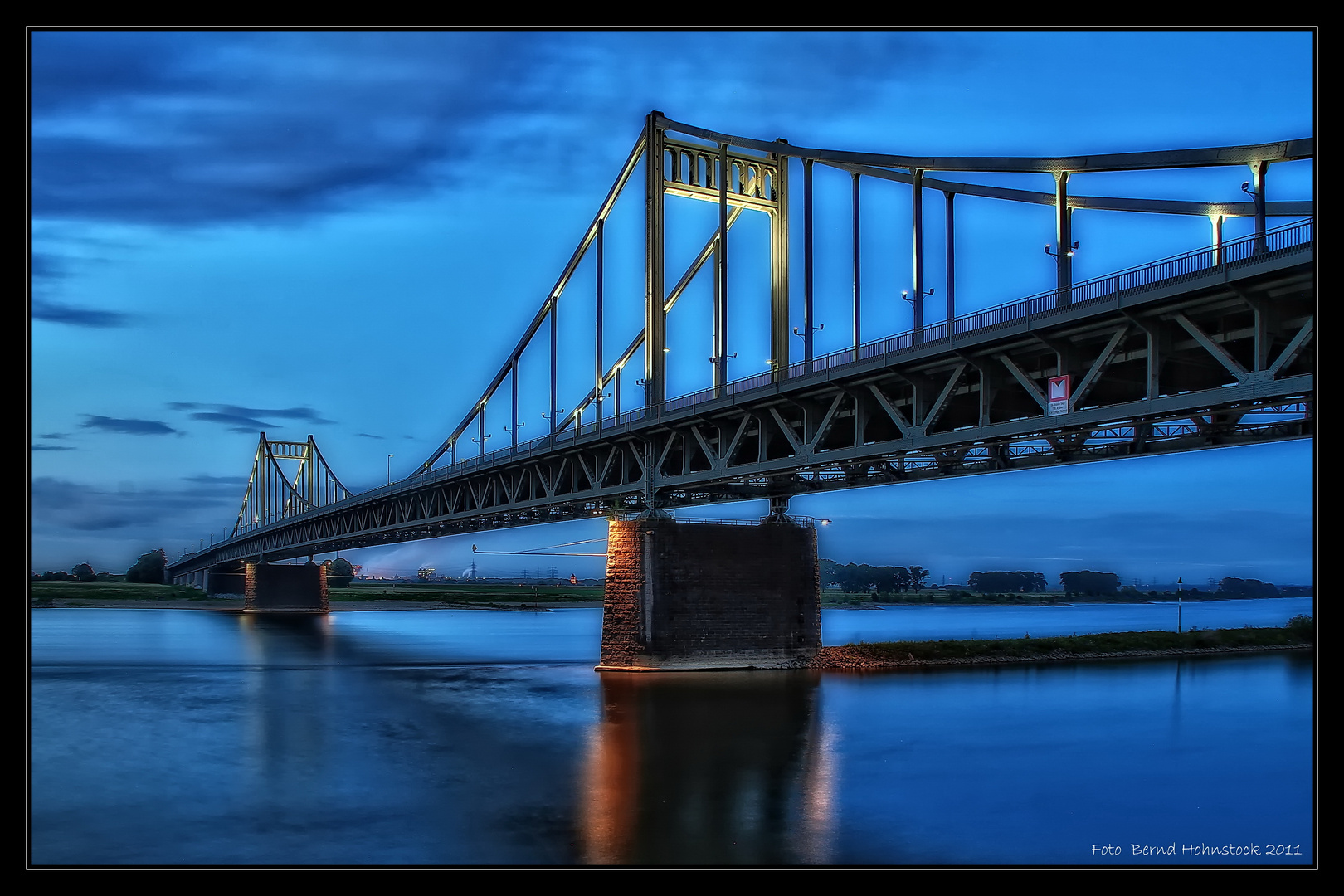 Krefeld-Uerdinger Brücke .......