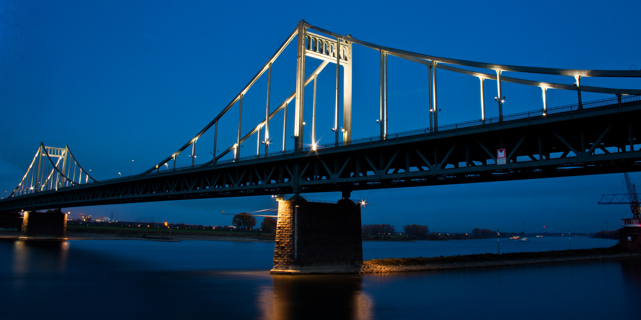 Krefeld-Uerdinger Rheinbrücke