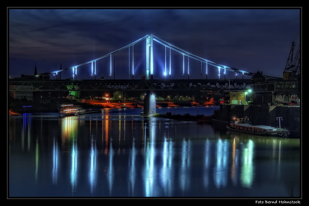 Krefeld-Uerdinger Rheinbrücke ...