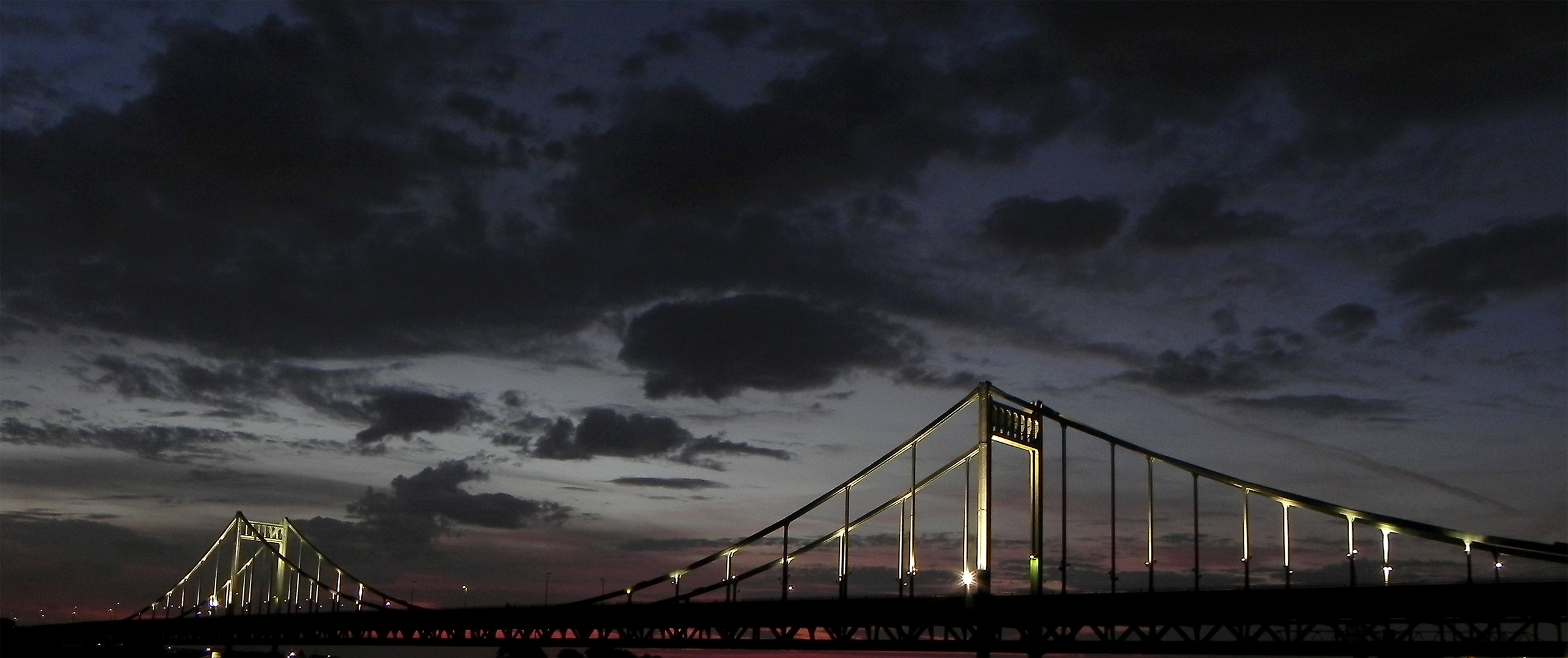 Krefelder Brücke am Morgen