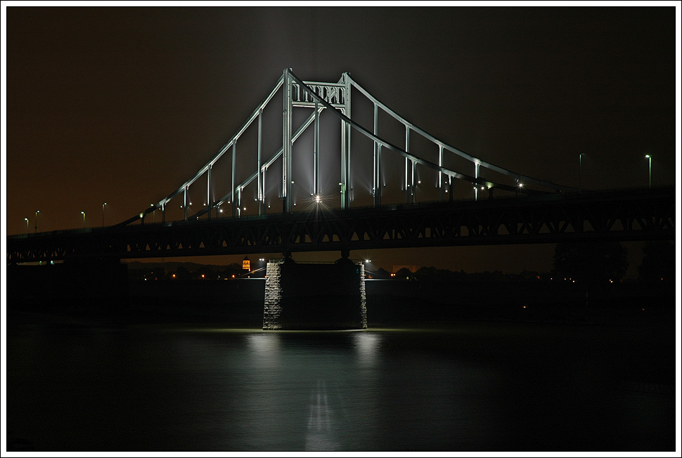 Krefelder Brücke bei Nacht 2