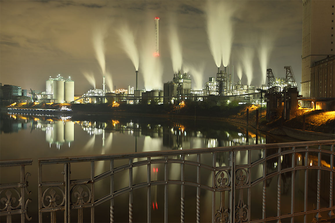 Krefelder Hafen bei Nacht, DRI