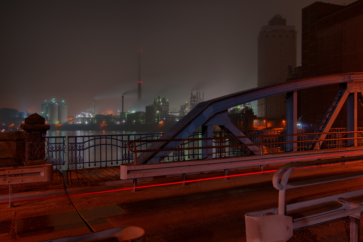 Krefelder Hafen bei Nacht