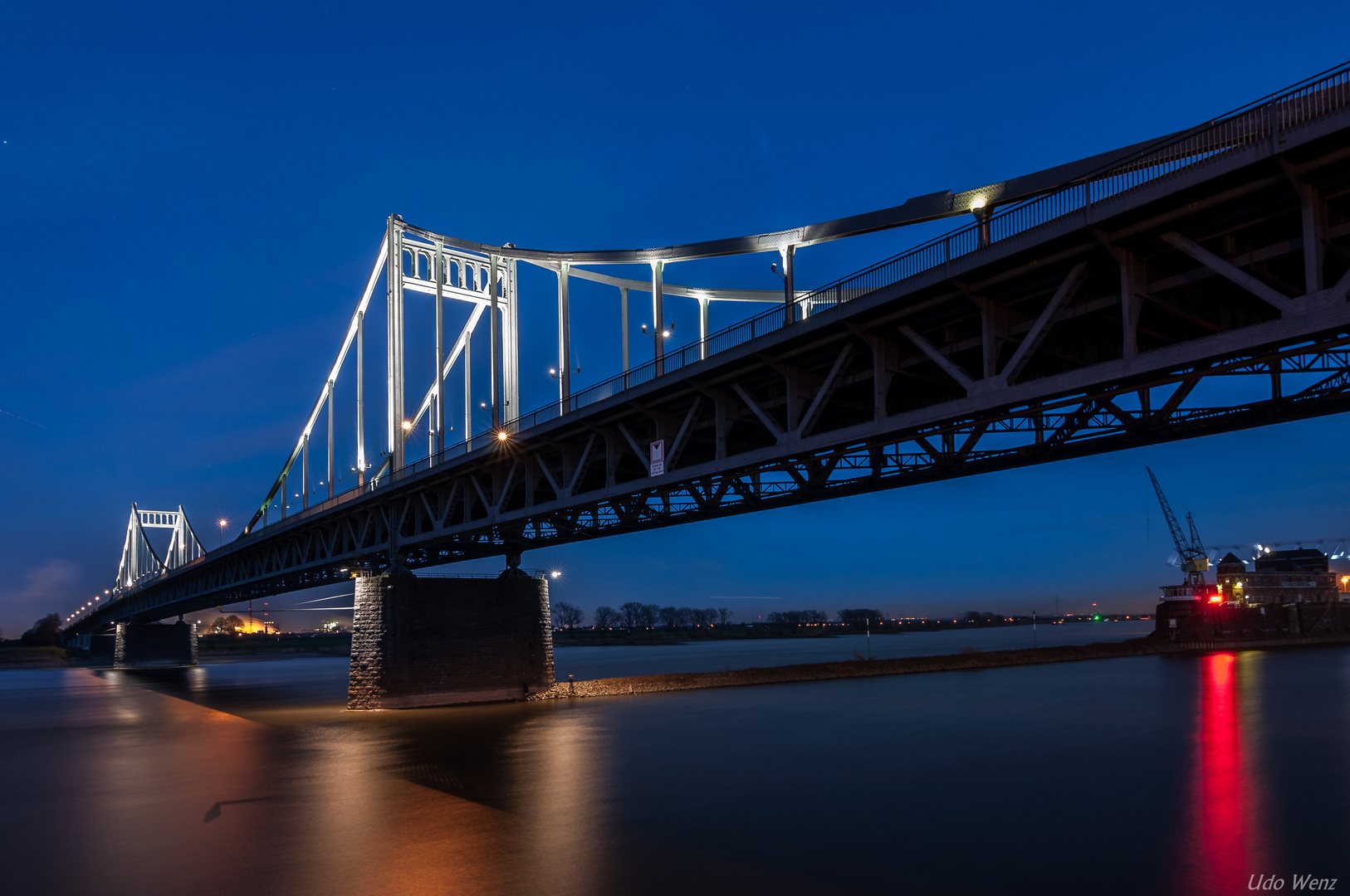 Krefelder Rheinbrücke