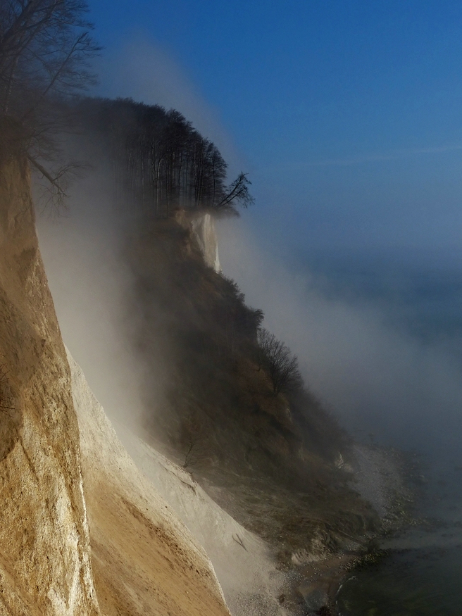 Kreidefelsen im Nebel