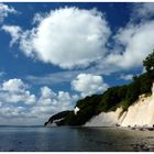 Kreidefelsen und Wolken