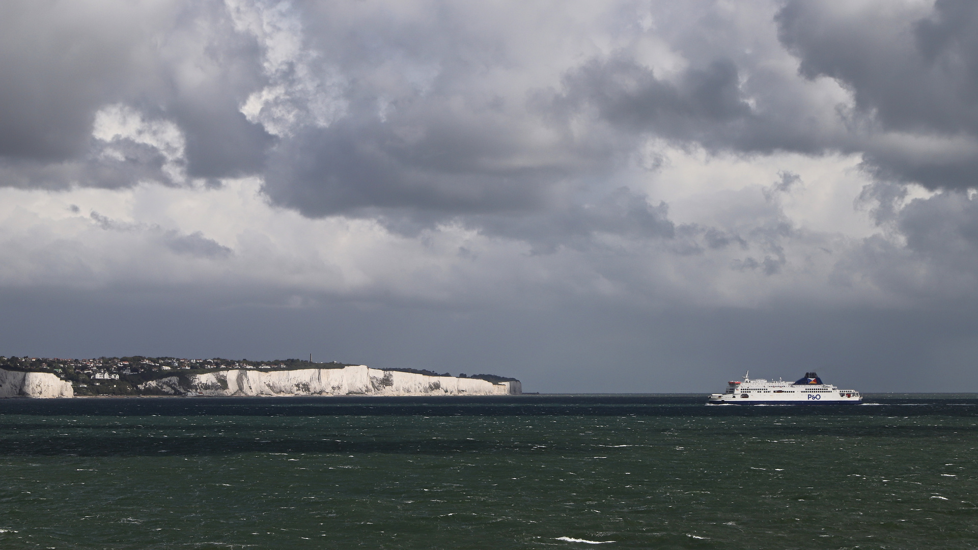 Kreidefelsen von Dover und Fähre (2019_05_04_EOS 6D Mark II_2322_ji)