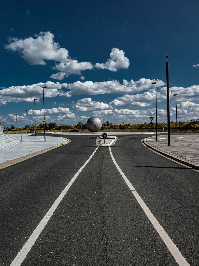 Kreise, Linien und Wolken bei Leica