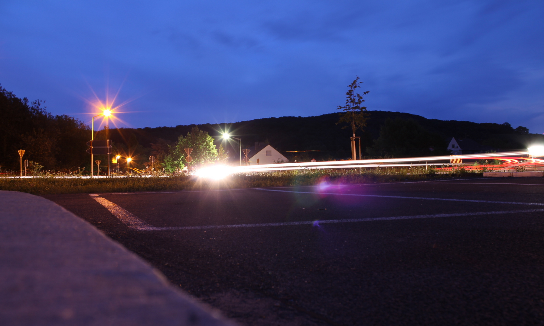 Kreisverkehr bei Nacht