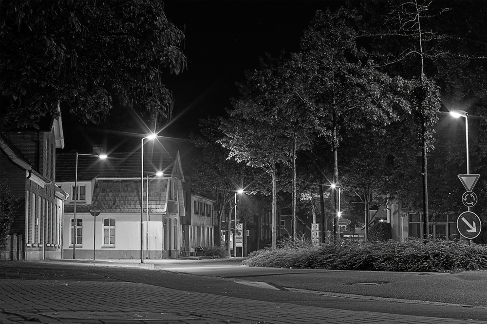 Kreisverkehr in Nordhorn bei Nacht