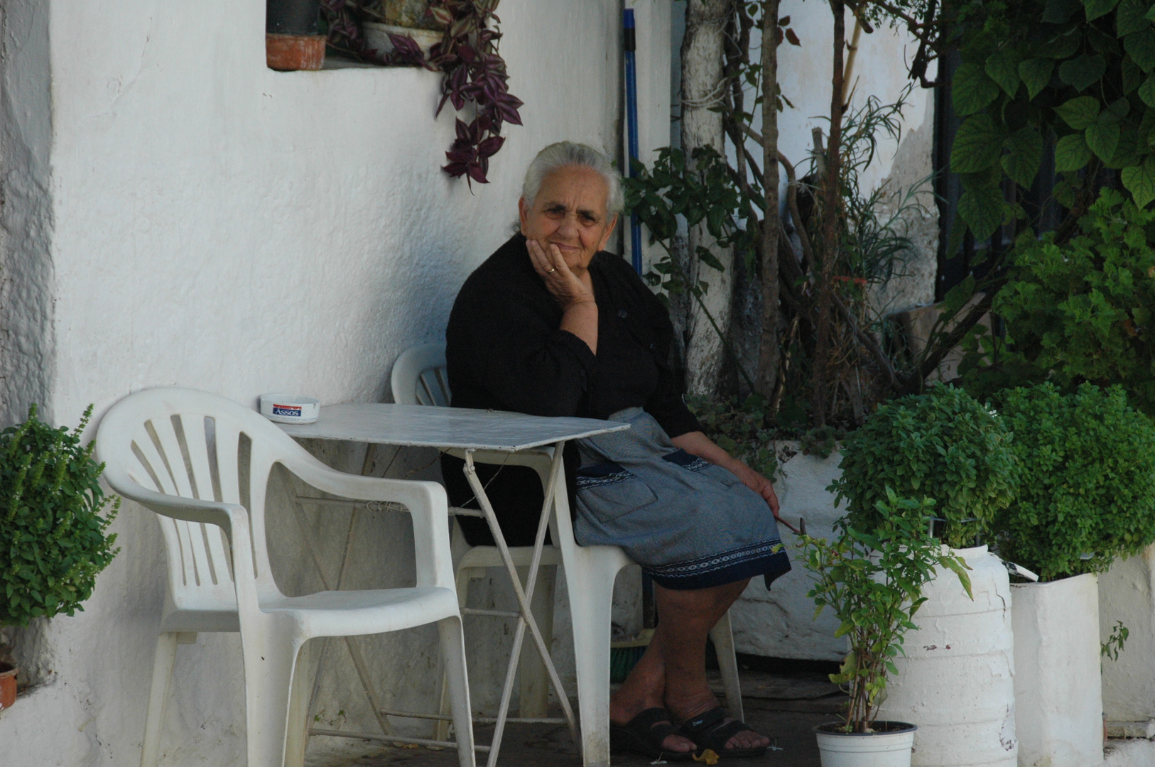 Kreta (2012), leerer Stuhl eines Rauchers