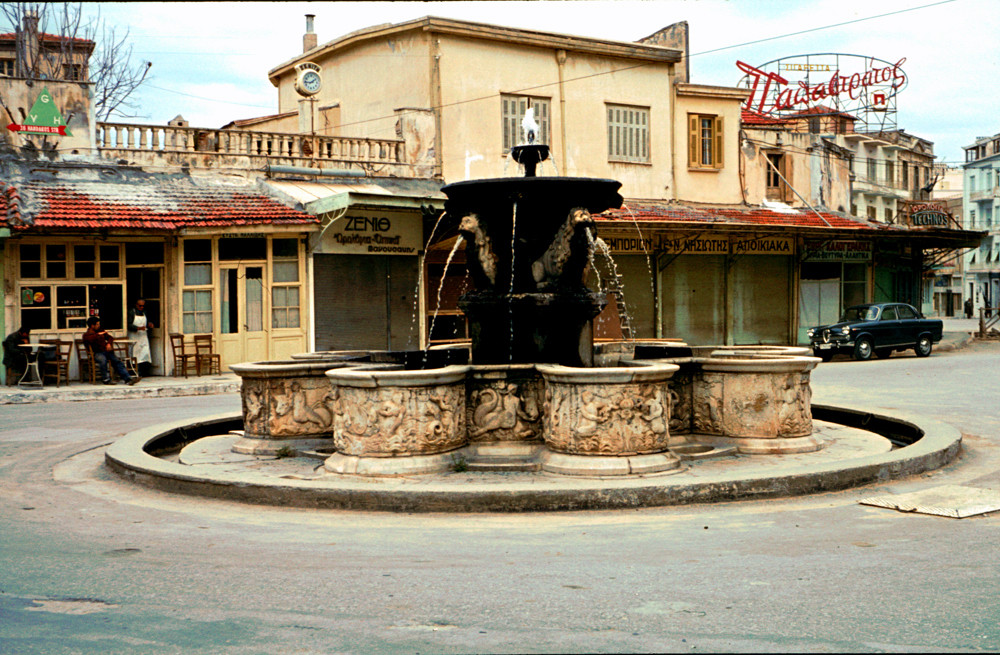 Kreta - Iraklio Morousini - Brunnen um 1970