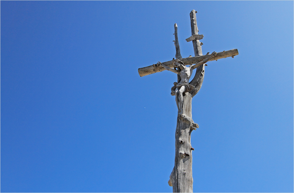 Kreuz am Crespeinasattel, von vorne