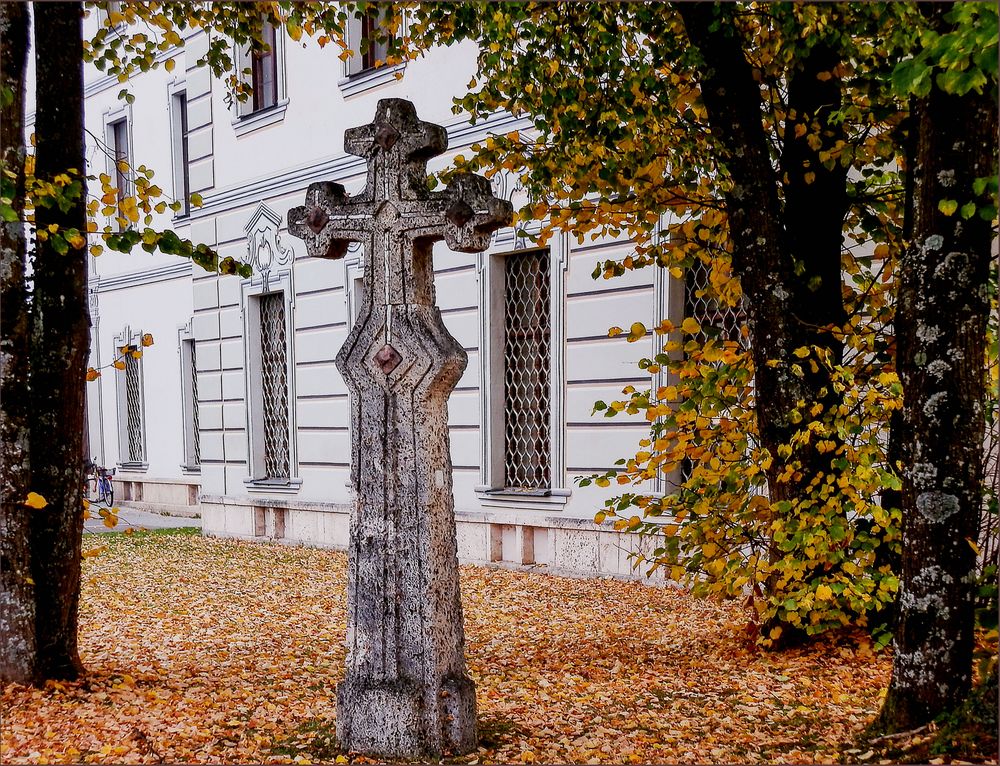  Kreuz  am Eingang  vom Kloster 
