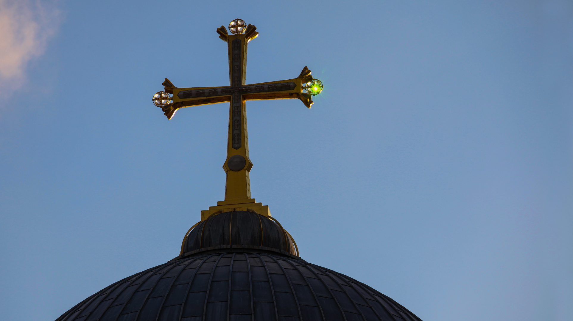Kreuz auf der Grabeskirche in Jerusalem