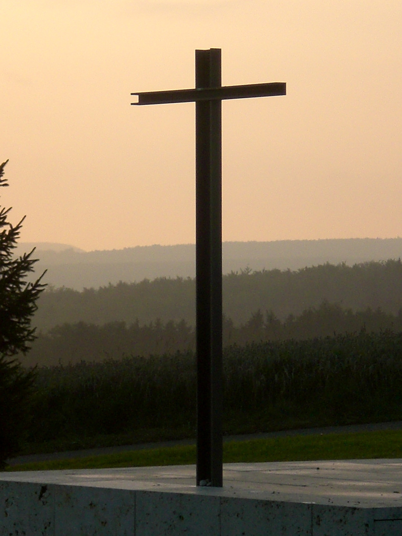 Kreuz bei Kapelle St. Johanes und Jakobus, Hattingen