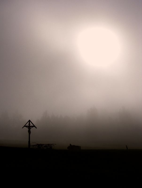 Kreuz im Nebel bei Viechtach