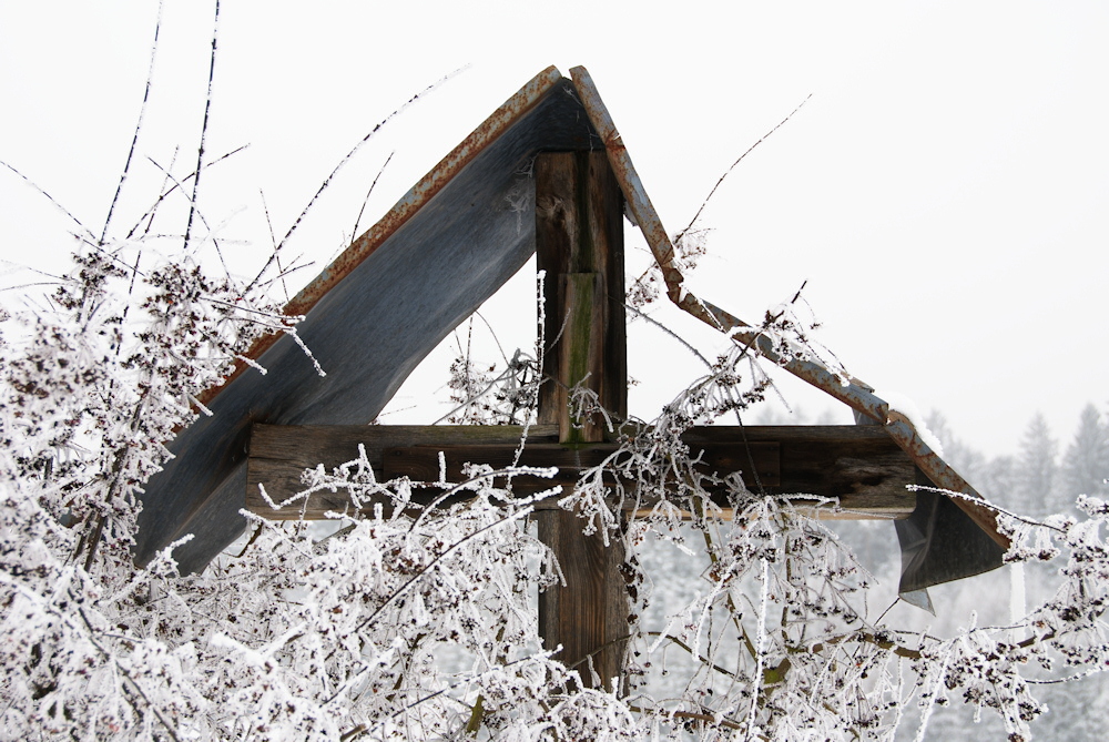 Kreuz im Schnee