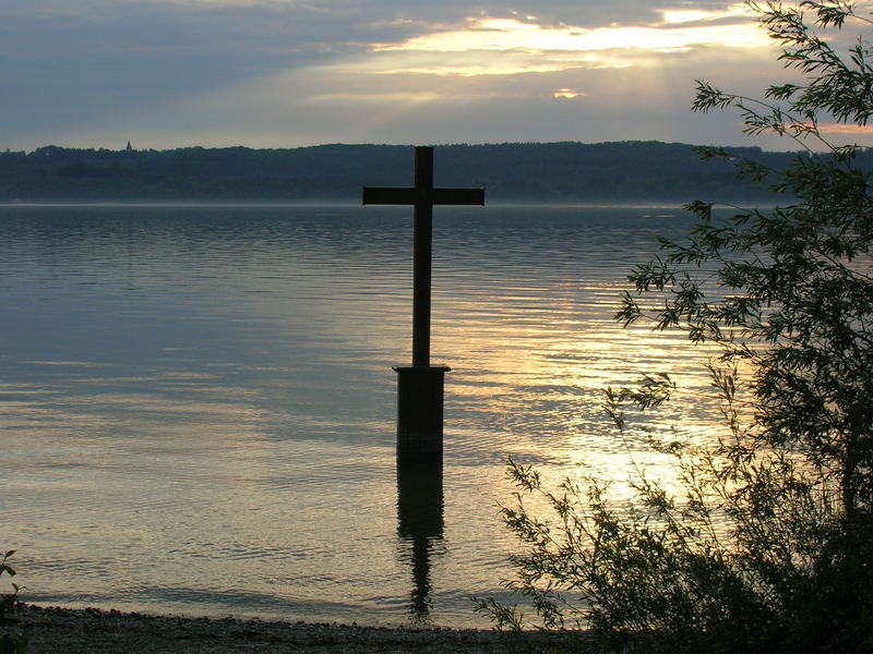 Kreuz im Starnberger See zum gedenken an König Ludwig II. von Bayern