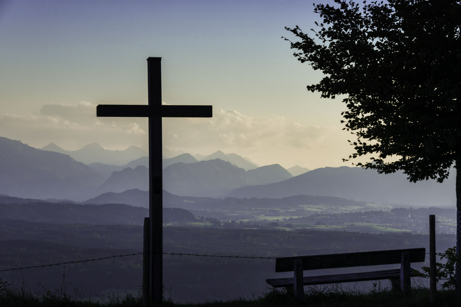 Kreuz mit Allgäuer Bergen