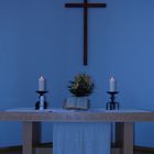 Kreuz und Altar