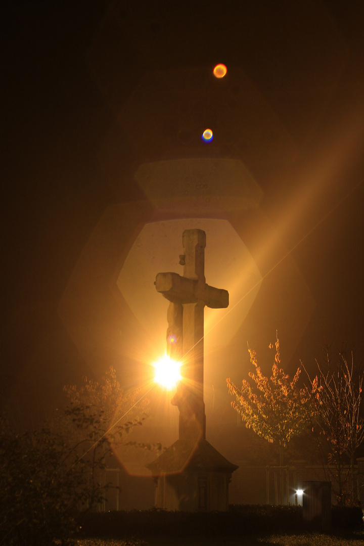 Kreuz vor dem Emsland Dom in Haren