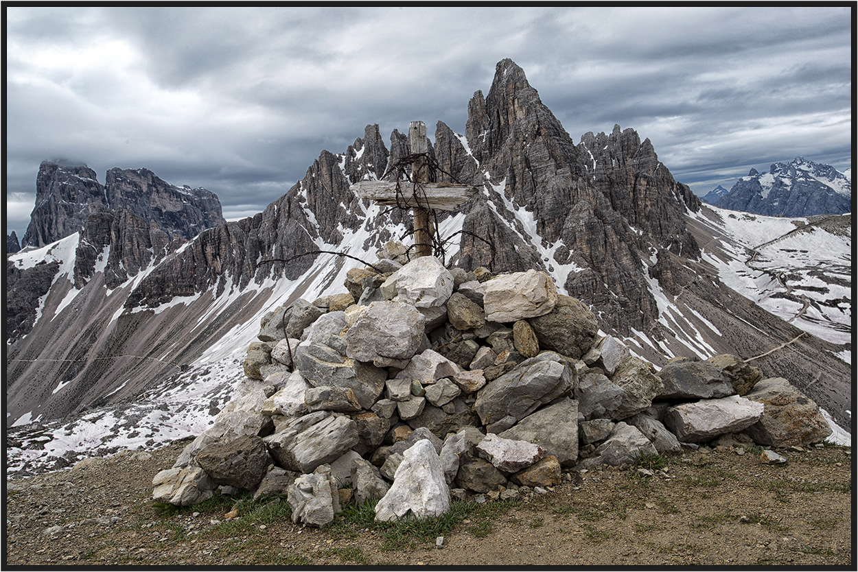 Kreuz vor den Paternkofel