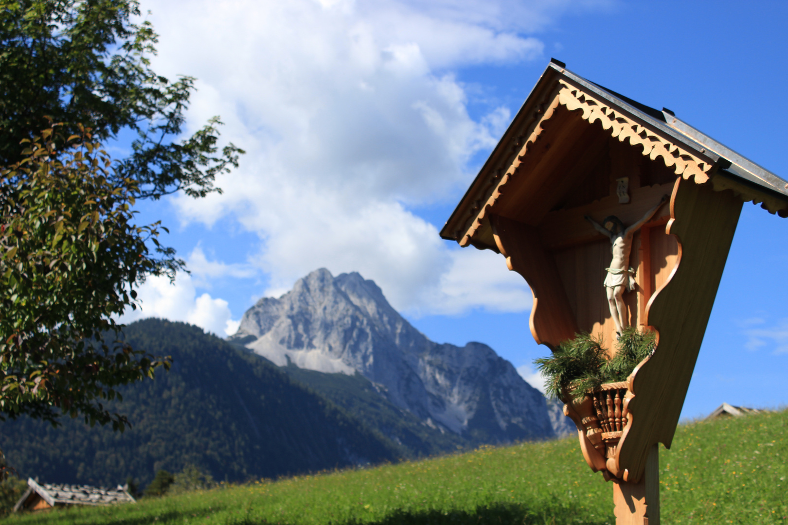 Kreuz vor Wettersteingebirge