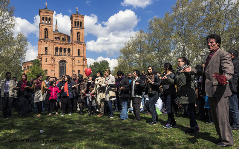 KREUZBERG TANZT DEN 1. MAI