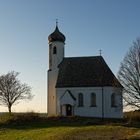 Kreuzbergkapelle, nähe Wessobrunn, bei untergehender Novembersonne.